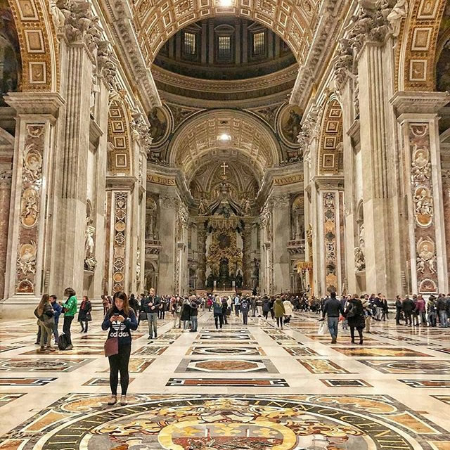 Interno della Basilica di San Pietro a Roma