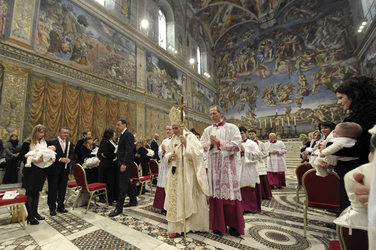 Un battesimo celebrato da Papa Francesco nella Cappella Sistina