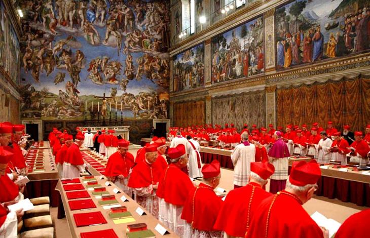 Il Conclave durante il quale viene eletto il Papa nella Cappella Sistina